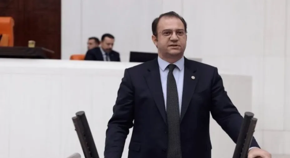 CHP'de Şok Saldırı: Özgür Özel'e Saldırı Girişimi Barış İklimini Hedef mi Alıyor?