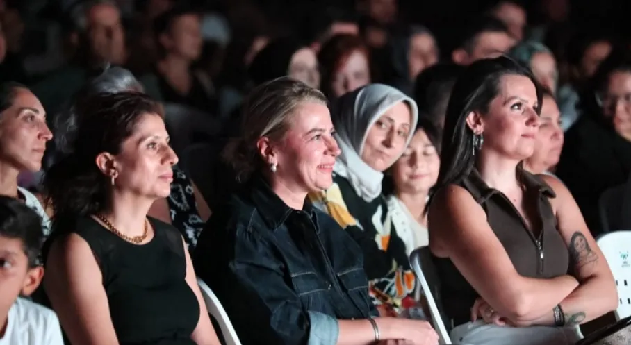 Çiğli’de Açık Hava Sinemasıyla Yaz Akşamları Renklendi