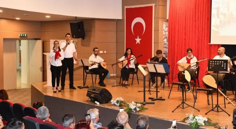 Çiğli'de Bağlama Kursiyerlerinden Unutulmaz Konser