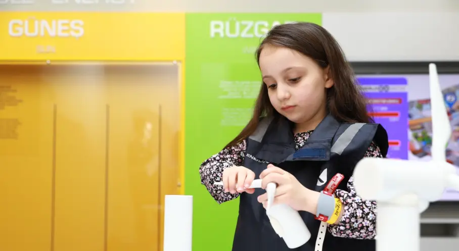 Çocuklar Enerji Üretim Merkezi’nde Yenilenebilir Enerjiyi Keşfediyor