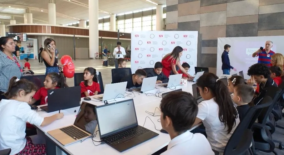 Çukurova Havalimanı'ndan 29 Ekim'de Çocuklara Özel Etkinlik! Cumhuriyet Coşkusu Gökyüzüne Taşındı