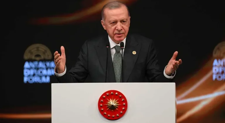 Cumhurbaşkanı Erdoğan'ın ADF Açılış Konuşması Kitaplaştırıldı: Barış ve Adalet Mesajları Çağrı Niteliğinde