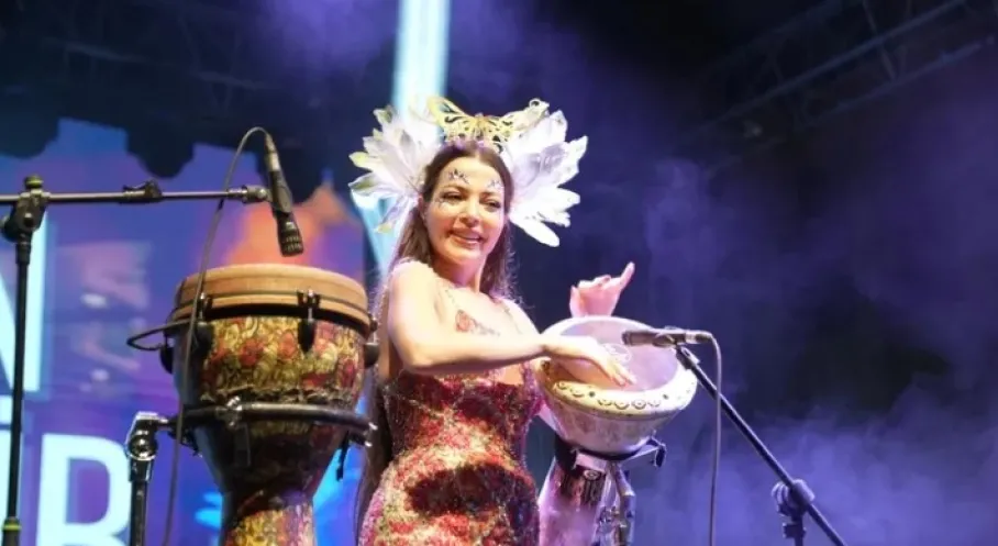 Dalaman İncir Festivali Coşkusu Zirveye Ulaştı! Ceren Özdemir Sahne Şovuna Damga Vurdu