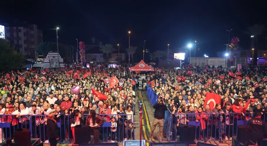 Dalaman’da Cumhuriyet Bayramı Emre Altuğ Konseriyle Kutlandı