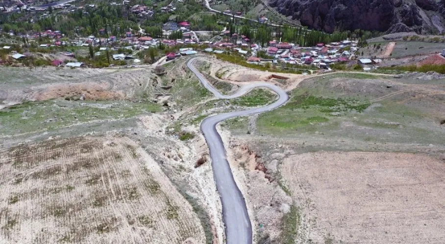 Malatya Darende'de Yılların Yol Çilesi Sona Erdi! Vatandaşlardan Büyükşehir'e Teşekkür Yağmuru