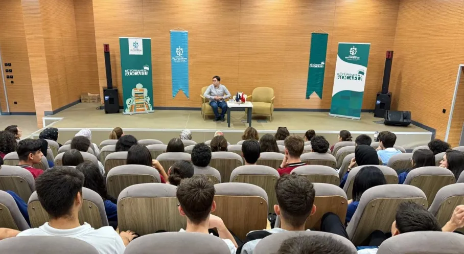 Darıca Kütüphanesi Kitap Fuarı Öncesi Coştu! Gençler Akın Etti