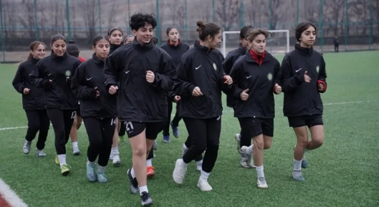 DBB Kadın Futbol Takımı Şimşek Gibi Başladı, Ligde Fırtına Gibi Esiyor