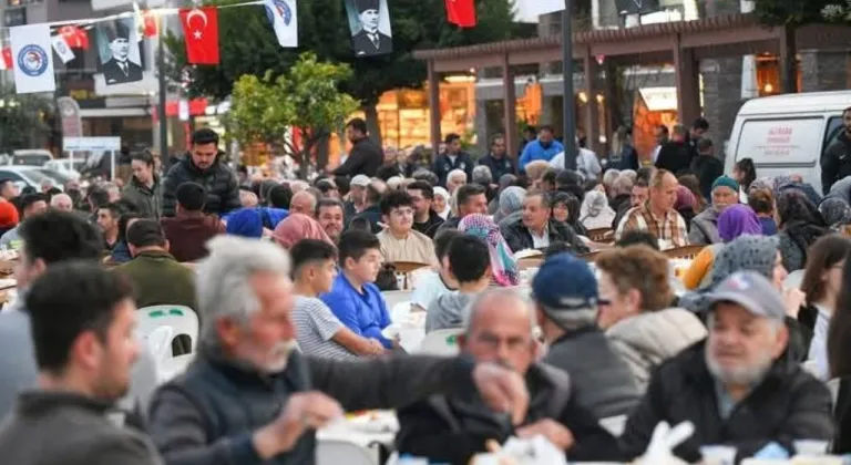 Demre Noel Baba Meydanında Büyük İftar Programı Gerçekleşti