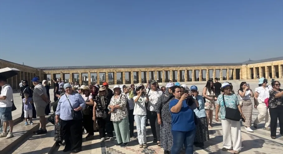 Denizli'den Anıtkabir'e Tarihi Ziyaret: Acıpayamlı Kadınlar Ata'nın Huzurunda!