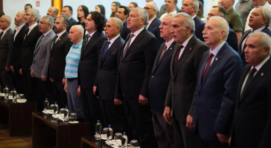 Denizli Otogarı'nda Sanat Devrimi: Yolcular Sergiyle Şaşkına Döndü!