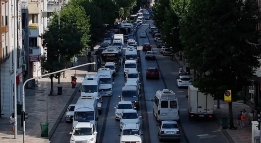Denizli'de Trafik Rahatlıyor: Toplu Taşımaya Özel Şeritler ve Ücretsiz Otobüs Bileti!