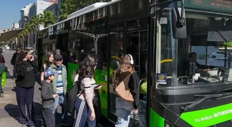 Denizli’de Öğrencilere Ulaşım Desteği Sürüyor