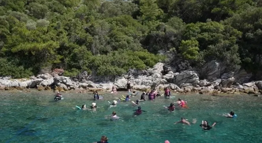 Denizlili Kadınlar Marmaris'te Denizle Buluştu! Yüzme Kursu Meyvesini Verdi