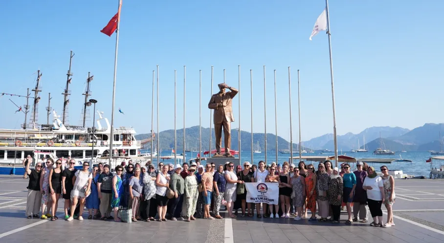 Denizli'den Marmaris'e Yüzme Sevdası: Kadınlar Denizle Buluştu!