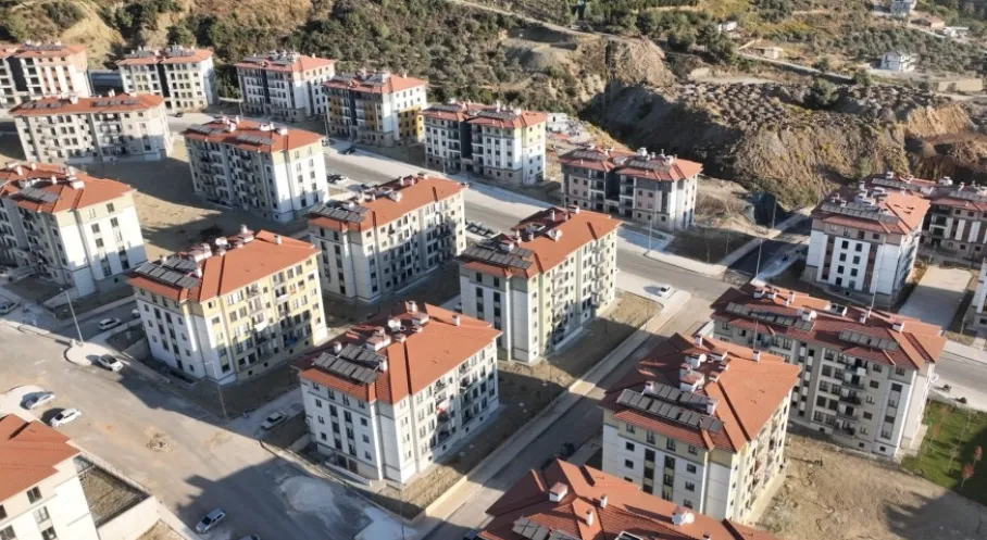 Depremzede Konutlarına Ulaşım Kolaylaşıyor: 36 Milyar TL'lik Yol Yatırımı Tamamlanıyor!