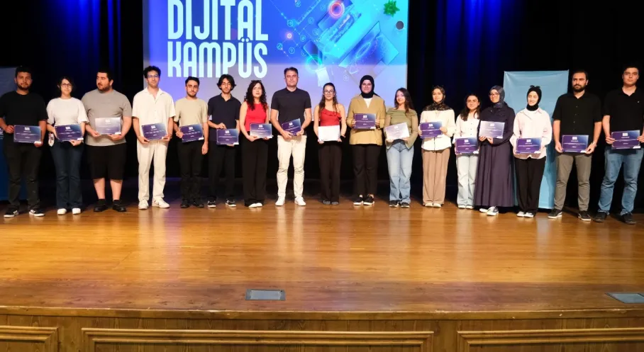 Kocaeli'de Dijital Geleceğin Mimarları Yetişiyor: 237 Genç Sertifikalarını Aldı!