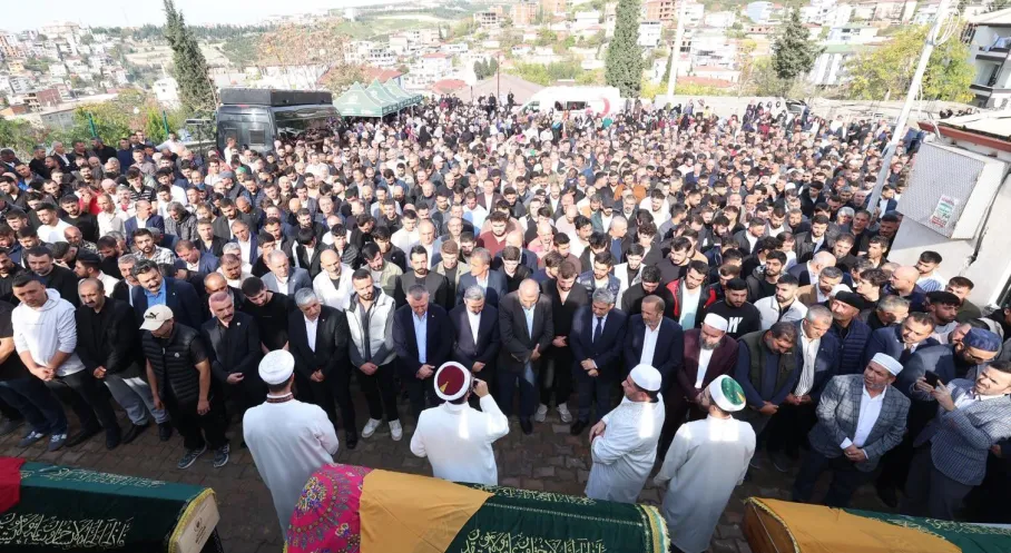 Dilovası Yangını: Hayatını Kaybedenler Gözyaşlarıyla Son Yolculuklarına Uğurlandı