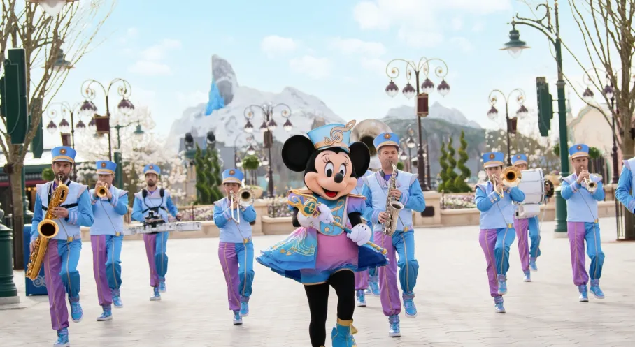 Disneyland Paris'te Büyülü Dönüşüm: Disney Adventure World Kapılarını Açtı! Karlar Ülkesi ve Örümcek Adam Sürprizi