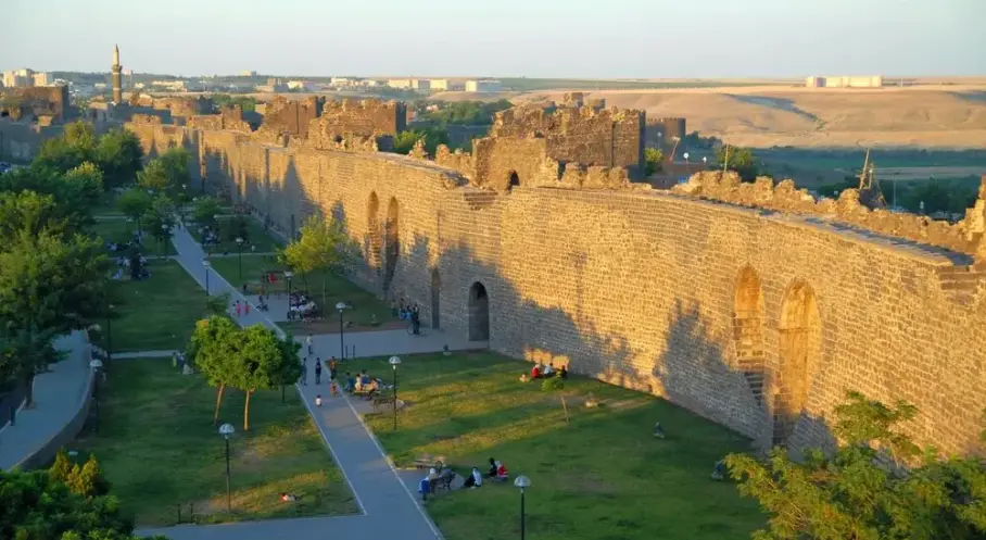 Diyarbakır Kalesi ve Hevsel Bahçeleri, medeniyetlerin izlerini taşıyor