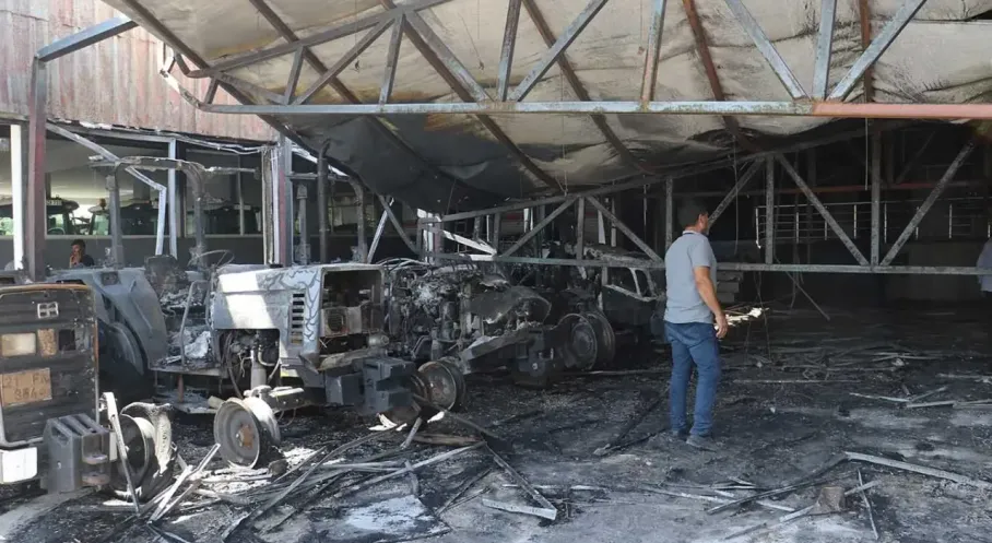 Diyarbakır Traktörcüler Sitesinde Korkunç Yangın! İş Yerleri ve Traktörler Kül Oldu