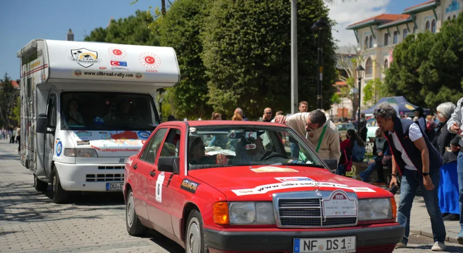 Doğu-Batı Dostluk ve İpek Yolu Rallisi İstanbul'dan Coşkuyla Başladı!