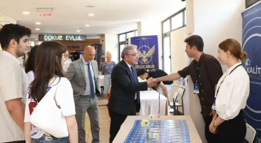 DEÜ Tanıtım Günleri'ne Yoğun İlgi! Geleceğin Öğrencileri Kampüste Buluştu
