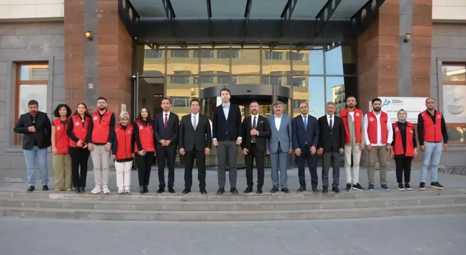 Dr. Enes Efendioğlu Kars'ta Gençlerle Buluştu! Gençlik Merkezine Ziyaret