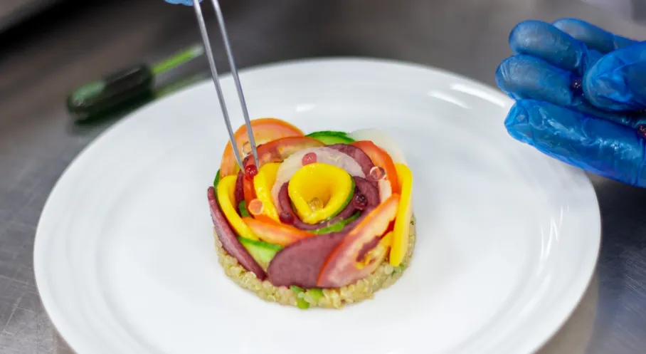 Dubai Airshow'da Gastronomi Şöleni: Emirates Flight Catering Küresel Lezzetleri Sunuyor!