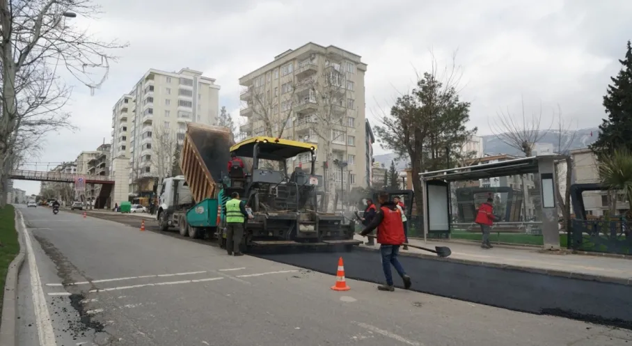 Kahramanmaraş'ta Dev Asfalt Hamlesi: Dulkadiroğlu ve Onikişubat Yolları Yenileniyor!