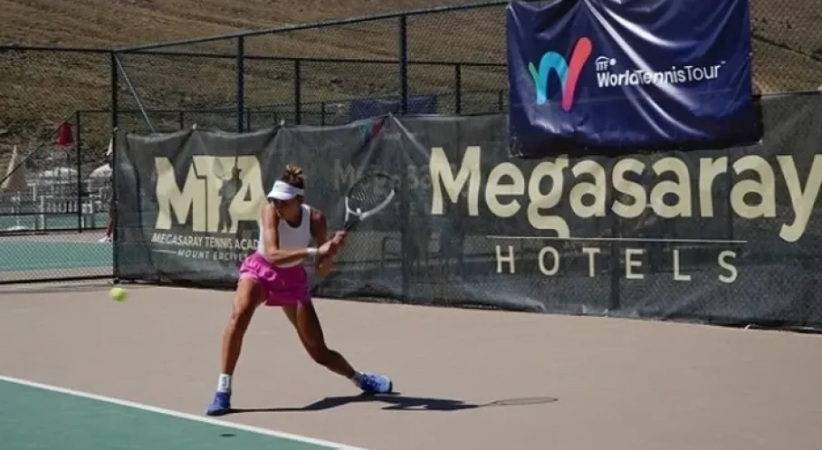 Erciyes'te Tenis Rüzgarı! Dünya Turu Başladı