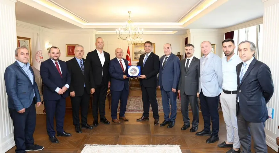 Düzce Valisi Aslan, İstanbul Düzceliler Derneği'ni Misafir Etti!