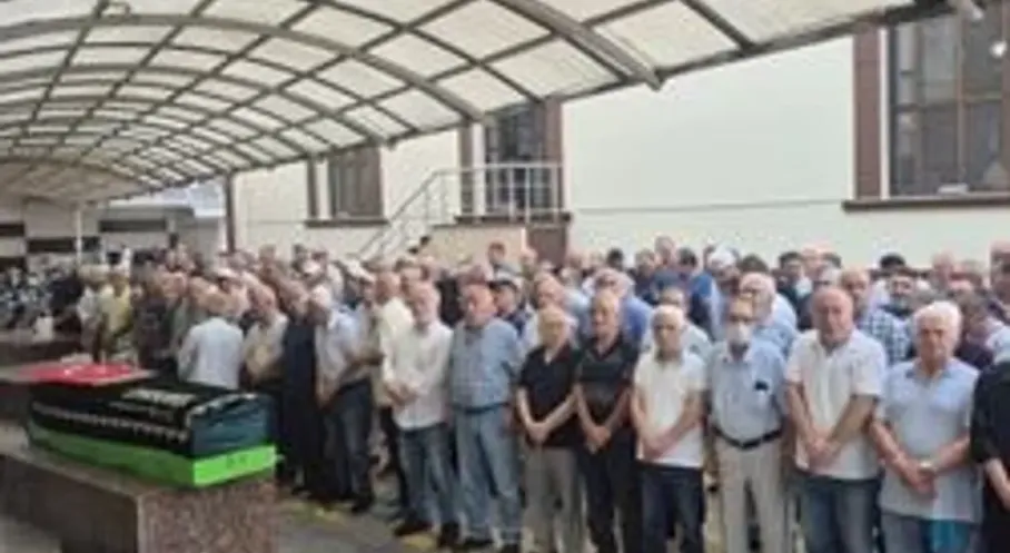 Düzce'de Acı Kayıp: Emekli Öğretmen Madencioğlu Son Yolculuğuna Uğurlandı!