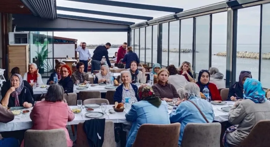 Düzce'de Cumhuriyet Kadınları Derneği'nden Önemli Toplantı: Burslar ve Faaliyetler Masaya Yatırıldı!