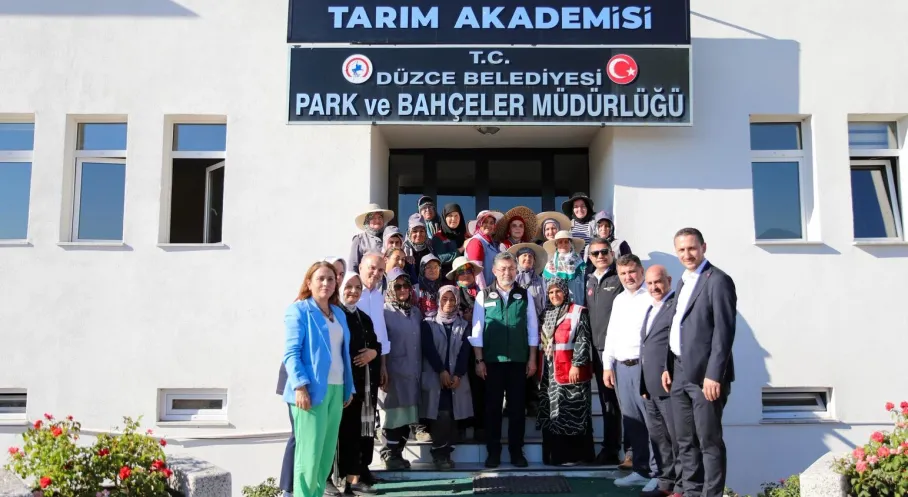 Düzce'de Tarım Akademisi Hamlesi! Bakan Yumaklı'dan Övgü Dolu Sözler