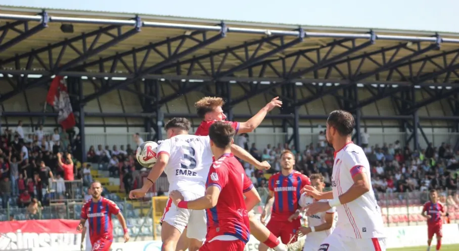 Düzcespor, Karabük İdmanyurdu'nu Gol Yağmuruna Tuttu! 4-2'lik Zafer