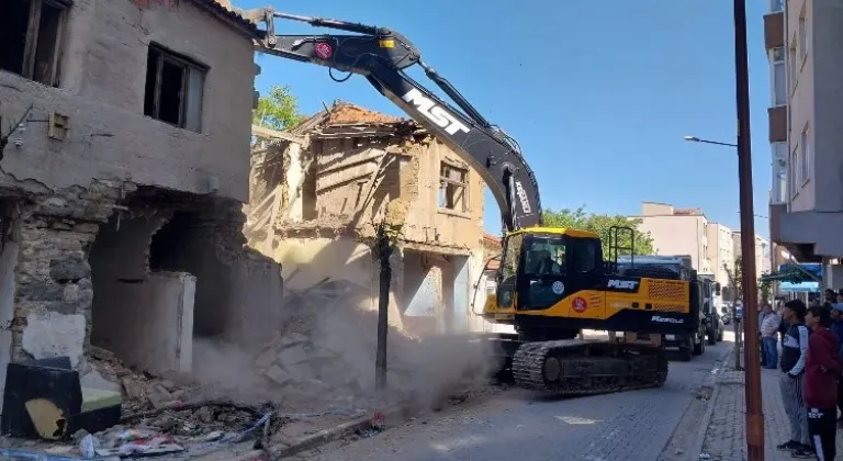 Edirne Keşan'da metruklara yıkım