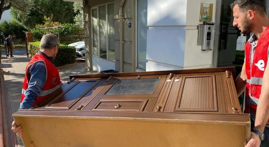 Efeler'de Kimse Yalnız Kalmayacak! 'Kardeş Eli' Projesiyle Dayanışma Ağı Güçleniyor