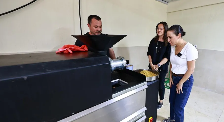 Efes Selçuk Belediyesi'nden Çığır Açan Proje: Otel Atıkları Mama Oluyor, Can Dostlar Aç Kalmıyor!