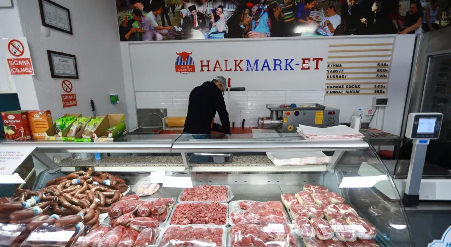 Efes Selçuk’ta Halk Mark-Et ile Uygun Fiyatlı Gıda Desteği