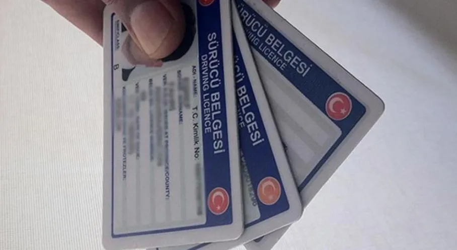 Ehliyet Alarmı: Eski Tip Sürücü Belgesi Olanlara 7.438 TL Ceza Şoku!