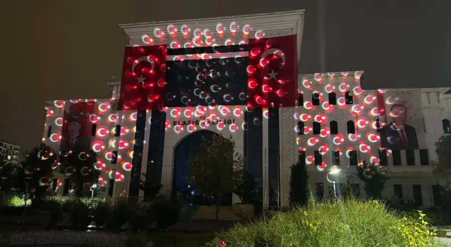 Elazığ Valiliği’nden Ay Yıldızlı Cumhuriyet coşkusu