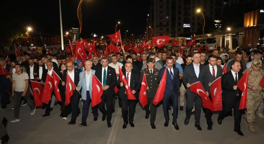 Elazığ'da 15 Temmuz Coşkusu: Demokrasi Nöbeti ve Milli Birlik Yürüyüşü!