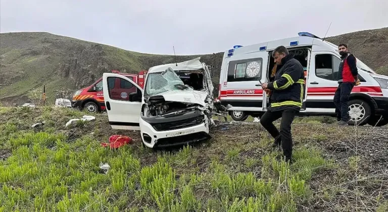 Eleşkirt'te Feci Kaza: 1 Ölü, 7 Yaralı!
