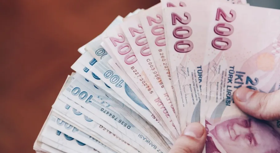 Emeklilere Müjde! En Düşük Maaş 20.000 TL'ye Yükseltildi: İşte Detaylar ve Gözler Resmi Gazete'de