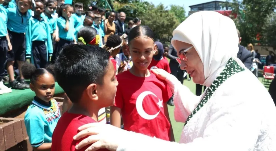 Emine Erdoğan'dan Güney Afrika'da Anlamlı Ziyaret: Afrikalı Çocuklarla Buluştu!