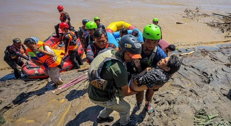 Endonezya'da Afet Faciası: Can Kaybı 442'ye Yükseldi! Son Durum