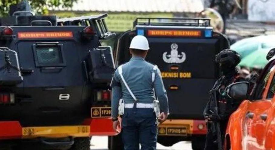 Endonezya'da Cami Faciası! Cuma Namazında Patlama: 54 Yaralı