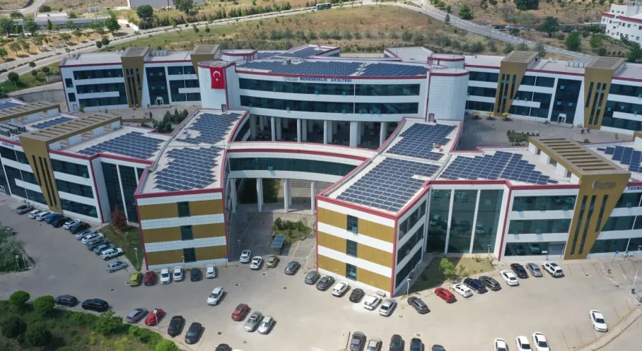 Enerjisa'dan MCBÜ'ye Güneş Enerjisi Desteği! Kampüs Artık Daha Yeşil