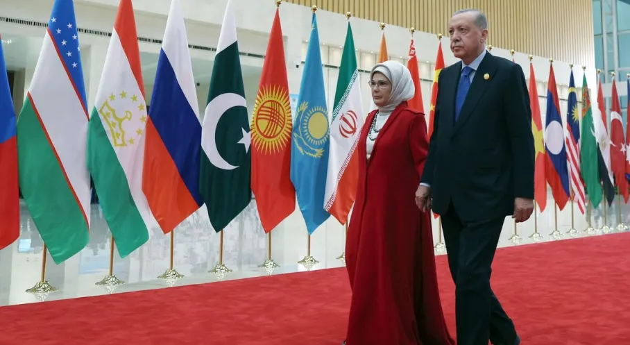 Erdoğan Çin'de! Lider Eşleriyle Zirve Yemeğinde Buluştu