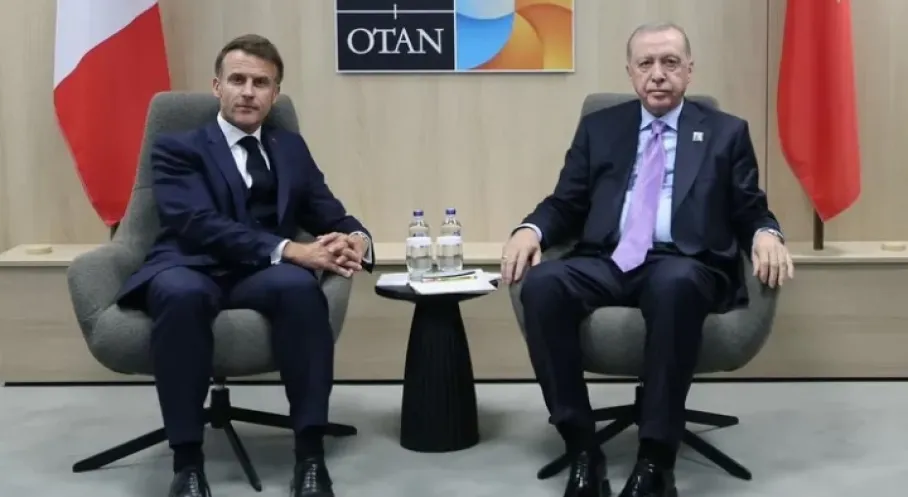 Erdoğan ve Macron Lahey'de Bir Araya Geldi: Bölgesel Gelişmeler Masada!